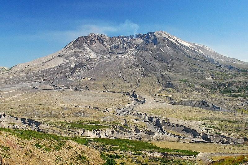 Sopka Mount St. Helens zachycena ve 21. století. Její erupce v roce 1980 se zařadila k největším sopečným erupcím 20. století.