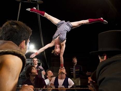 Hlavní hvězdou druhého ročníku festivalu LeDní Letná, což je vánoční speciál Mezinárodního festivalu nového cirkusu a divadla Letní Letná, se stane francouzský akrobatický soubor Akoreacro.