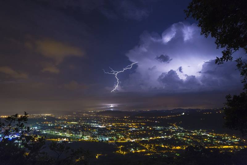 Bouřka zachycená fotoaparátem slovinského fotografa Jureho Batagejla