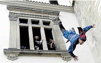   Velké představení. Defenestrace láká umělce, historiky, zájemce o dějepis i turisty, Před několika lety tak na Novoměstské radnici v Praze proběhla její rekonstrukce.