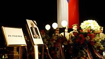 Poslední rozloučení s ombudsmanem Otakarem Motejlem proběhlo 17. května v pražském Divadle Na Fidlovačce.