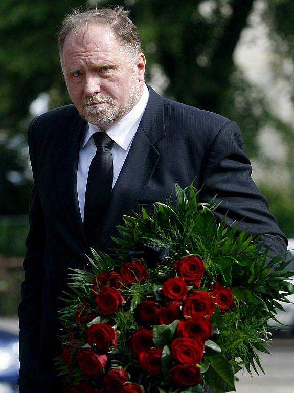Poslední rozloučení s ombudsmanem Otakarem Motejlem proběhlo 17. května v pražském Divadle Na Fidlovačce. Na snímku advokát Tomáš Sokol.