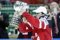 Kapitán Kanady Sidney Crosby s pohárem pro mistry světa.