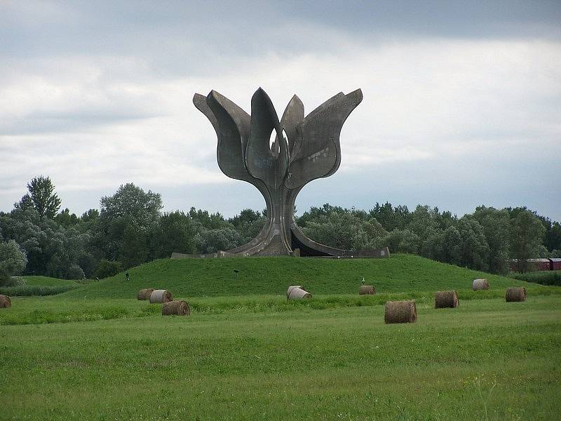 Památník na místě koncentračního tábora Jasenovac