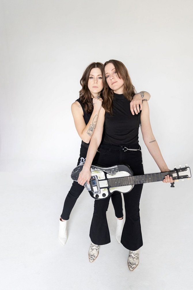 Americké hudební duo Larkin Poe tvoří sestry Rebecca a Megan Lovellovy