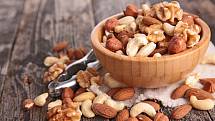 Ořechy jsou bohaté na vitamín E.