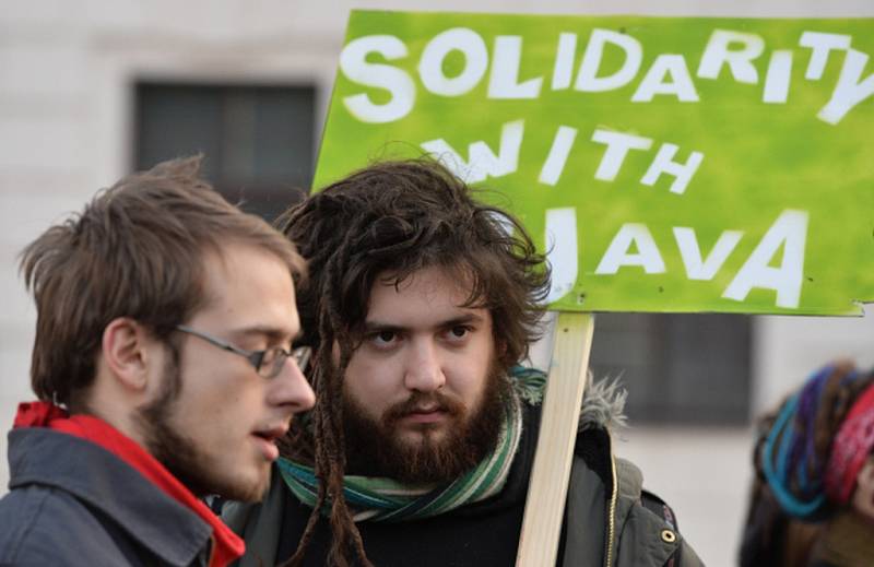 Na pražském náměstí Republiky se dnes sešlo na akci „Uprchlíci, vítejte" asi 150 demonstrantů. Protest byl namířen proti rasismu a xenofobii a jeho cílem bylo rovněž podpořit přijímání uprchlíků zejména z válkou zmítané Sýrie do České republiky.