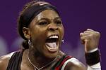 Serena Williamsová slaví postup do semifinále Turnaje mistryň v Dauhá.