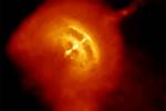 Pulsar Vela, pozůstatek neutronové hvězdy, která zbyla po obřím výbuchu supernovy, prolétá vesmírem poháněná energií tryskající z jednoho z jejích pólů.