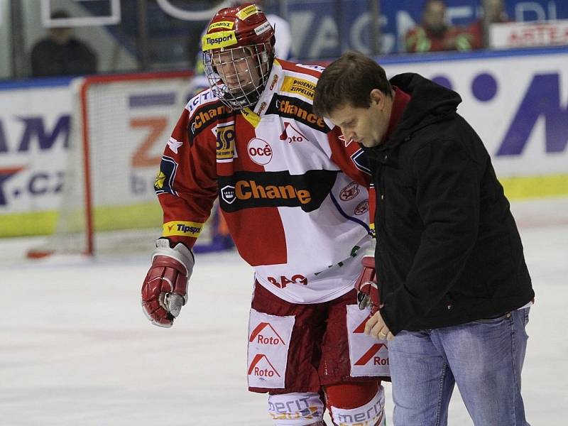 Dmitrij Jaškin na snímku v zápase na Kladně, kdy se zranil