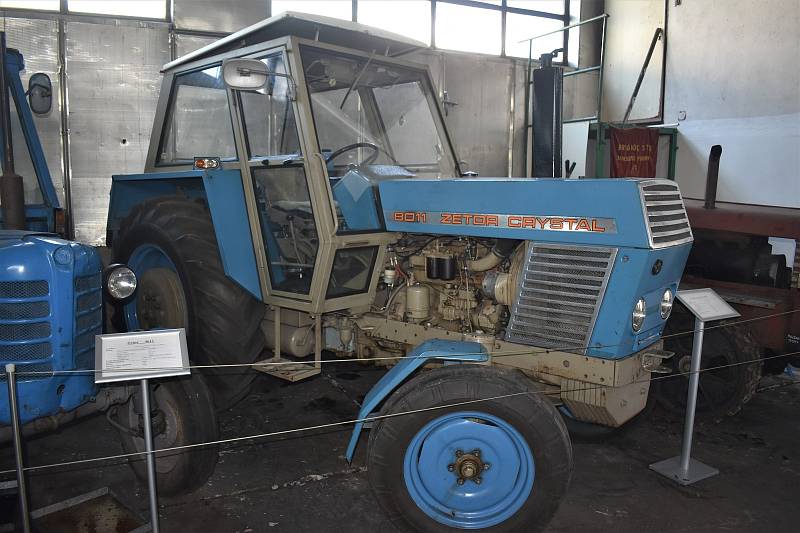 Expozici domácích traktorů uzavírá Crystal. I tomu je již 50 let