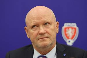 Nový trenér fotbalové reprezentace Ivan Hašek převezme minimálně do léta částečně i manažerské povinnosti.
