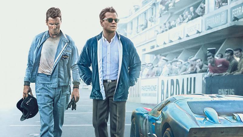 Ford vs. Ferrari aneb Matt Damon a Christian Bale na plakátu ke snímku "Le Mans ’66".