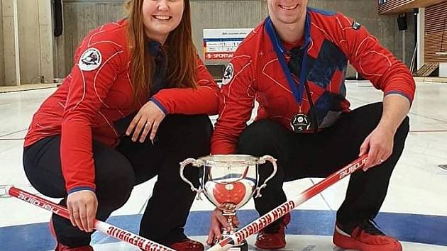 Curlingový pár Zuzana a Tomáš Paulovi