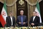 Íránská vláda k jaderné energii - Zleva mluvčí íránské organizace pro jadernou energii Behrúz Kamálvandí, mluvčí teheránské vlády Alí Rabiei a náměstek íránského ministra zahraničí Abbás Arákčí