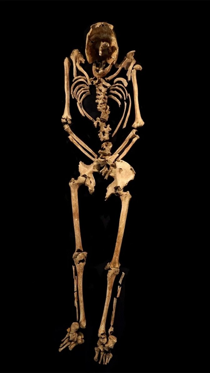 Kostra ukřižovaného muže, nalezená v Anglii