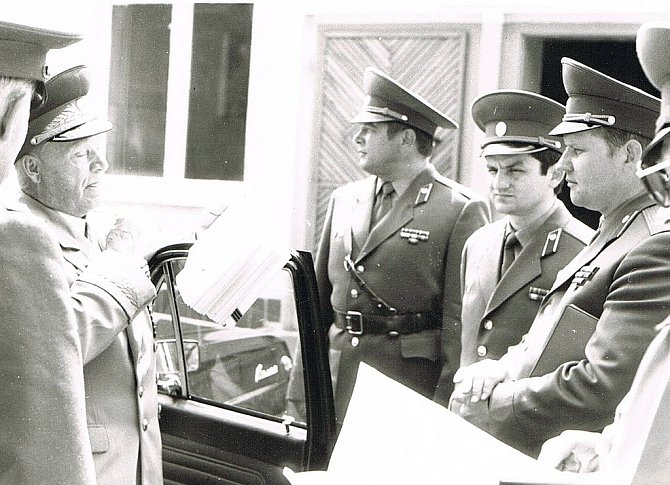 Dmitrij Danilovič Leljušenko při návštěvě 81. gardového střeleckého pluku v Eberswalde v roce 1984