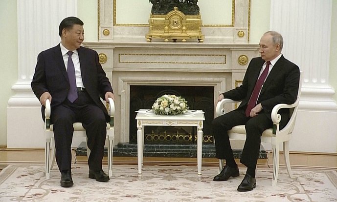 Čínský prezident Si Ťin-pching (vlevo) a jeho ruský protějšek Vladimir Putin, 20. března 2023