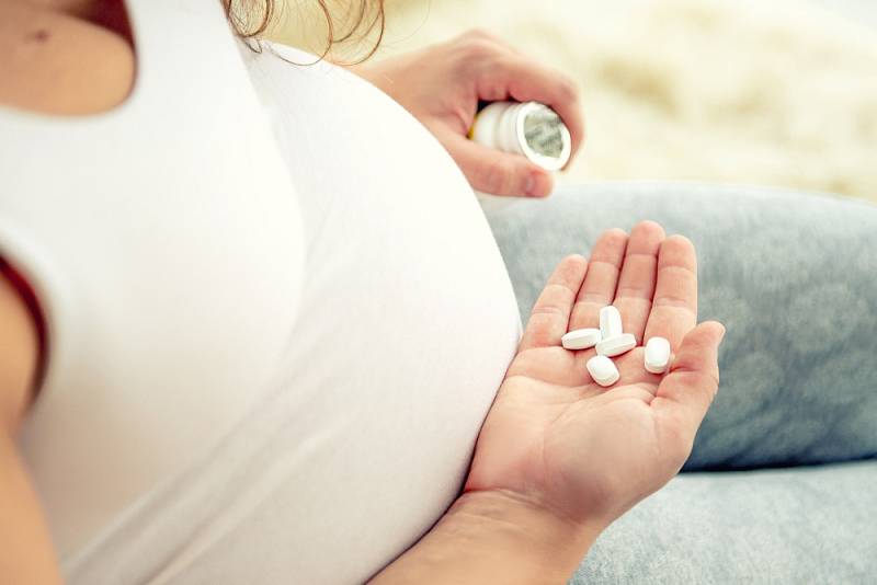 Denní dávka kyseliny listové u těhotných a kojících žen se doporučuje 600 až 1000 mikrogramů.