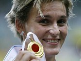 S MEDAILÍ. Barbora Špotáková po zlaté dekoraci. Bude jí titul mistryně světa v hodu oštěpem stačit na vítězství v anketě Sportovec roku?