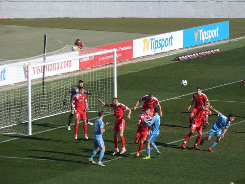 Zbrojovka (v červeném) porazila v přípravě Slovan Bratislava.
