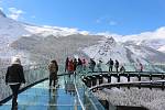Columbia Icefield Skywalk v Kanadě je vytvořen z ultrapevného skla.