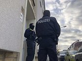 Německá policie při razii 6. listopadu 2020 v Osnabrücku u osob, které eviduje jako islámské radikály