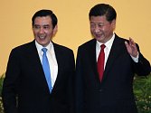 Čínský a tchajwanský prezident Si Ťin-pching a Ma Jing-ťiou. 