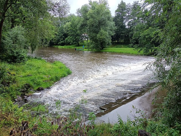 Vytrvalý déšť, který Česko trápil několik dnů, zvedl hladiny potoků a řek