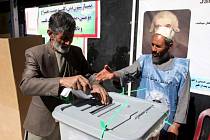 Afghánci volí v parlamentních volbách.