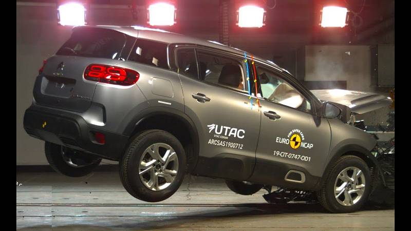 Citroen C5 Aircross získal 4 pouze 4 hvězdičky, ovšem s voliteonou výbavou Safety Pack to už byl plný počet.