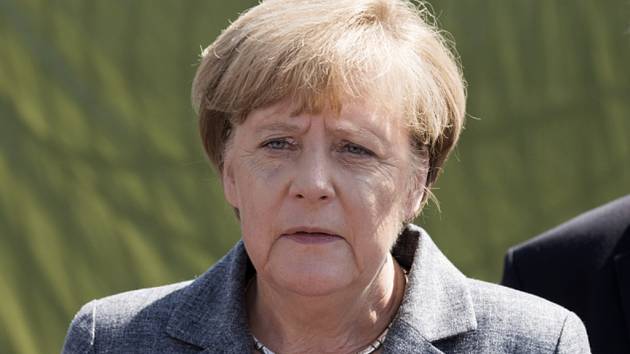 Německá kancléřka Angela Merkelová je zprávou o mrtvých běžencích nalezených v Rakousku otřesena.