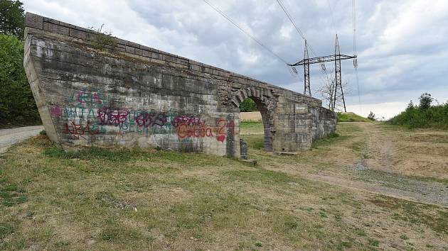 Nedokončený most na tzv. Hitlerově dálnici v Ostopovicích v Jihomoravském kraji