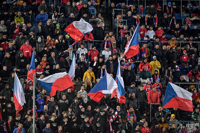Čeští fanoušci na skupiny E kvalifikace mistrovství Evropy ve fotbale proti Moldavsku. Ilustrační snímek