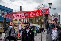 Lidé už na česko-polské hranici proti uzavření hranic protestovali v sobotu 25. dubna v Českém Těšíně a v Těšíně.