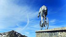 Col du Tourmalet. Tento horský průsmyk 2115 metrů nad mořem byl poprvé zařazen do trasy Tour de France v roce 1910. Od té doby je jednou z nejčastějších a nejobtížnějších částí cyklistického závodu.