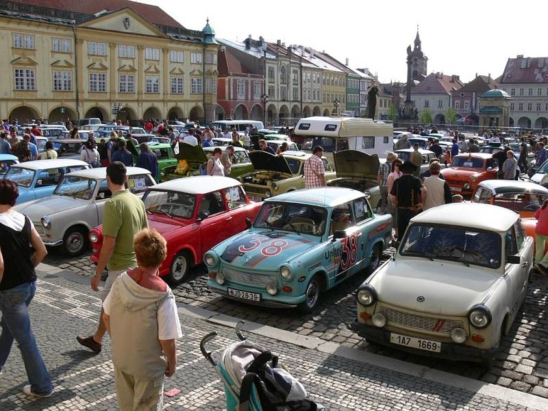 Na IV. setkání majitelů a příznivců značky Trabant se sešlo více jak 150 vozů 