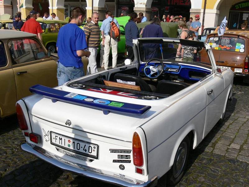 Na IV. setkání majitelů a příznivců značky Trabant se sešlo více jak 150 vozů 