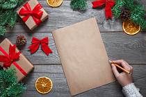 Britská tajná služba GCHQ připravila vánoční šifru na pohlednici. Troufnete si ji vyluštit? Více se dozvíte v článku. Ilustrační snímek