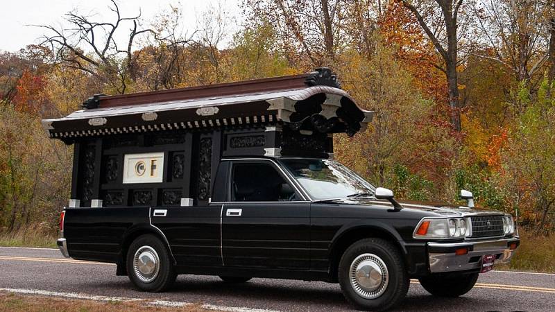 Japonský pohřební vůz Toyota Crown (1991)