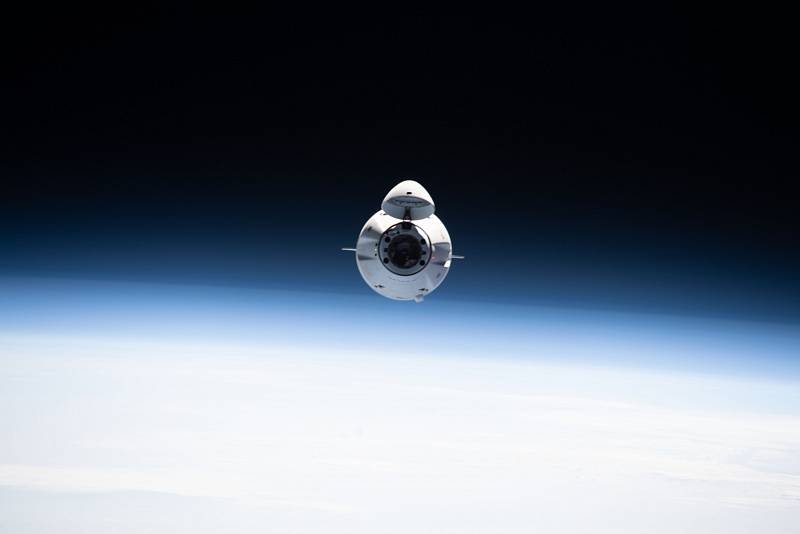 Zásobovací vesmírná loď Dragon společnosti SpaceX směřující k Mezinárodní vesmírné stanici.