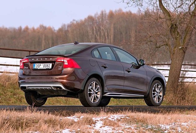 Volvo S60 Cross Country.