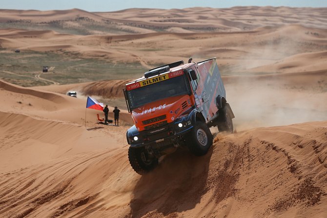 Jezdci na Rallye Dakar bojovali s nástrahami 8. etapy