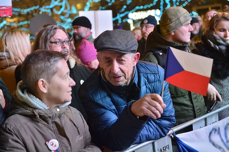 Demonstrace za odstoupení Andreje Babiše na Václavském náměstí v Praze - 10. prosince 2019