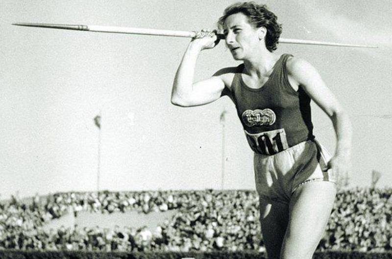 Atletka Dana Zátopková, roz. Ingrová. se narodila ve Fryštátě.