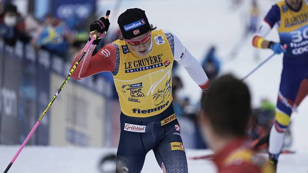 Norský běžec na lyžích Johannes Hösflot Klaebo v šesté etapě Tour de Ski ve Val di Fiemme.