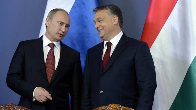 Vladimir Putin a Viktor Orbán na archivním snímku