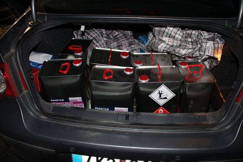 Policisté v rámci operace Royal našli odpadní materiál z výroby zhruba 200 kg pervitinu.