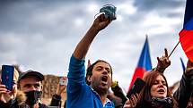 Na pražském Staroměstském náměstí uskutečnila demonstrace odpůrců vládních protiepidemických opatření.