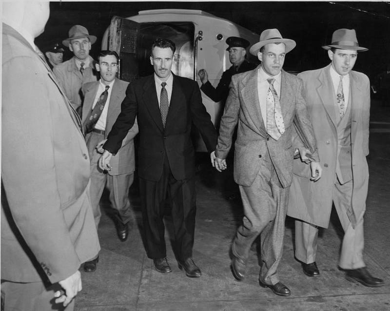 Boydův gang (zleva): Norman Boyd, Edwin Alonzo Boyd (v tmavém obleku) a William Jackson.